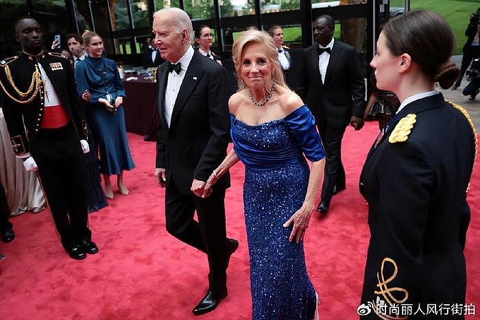 拜登为肯尼亚总统夫妇举行国宴！夫人露肩蓝裙很艳，奥巴马也来了 - 7