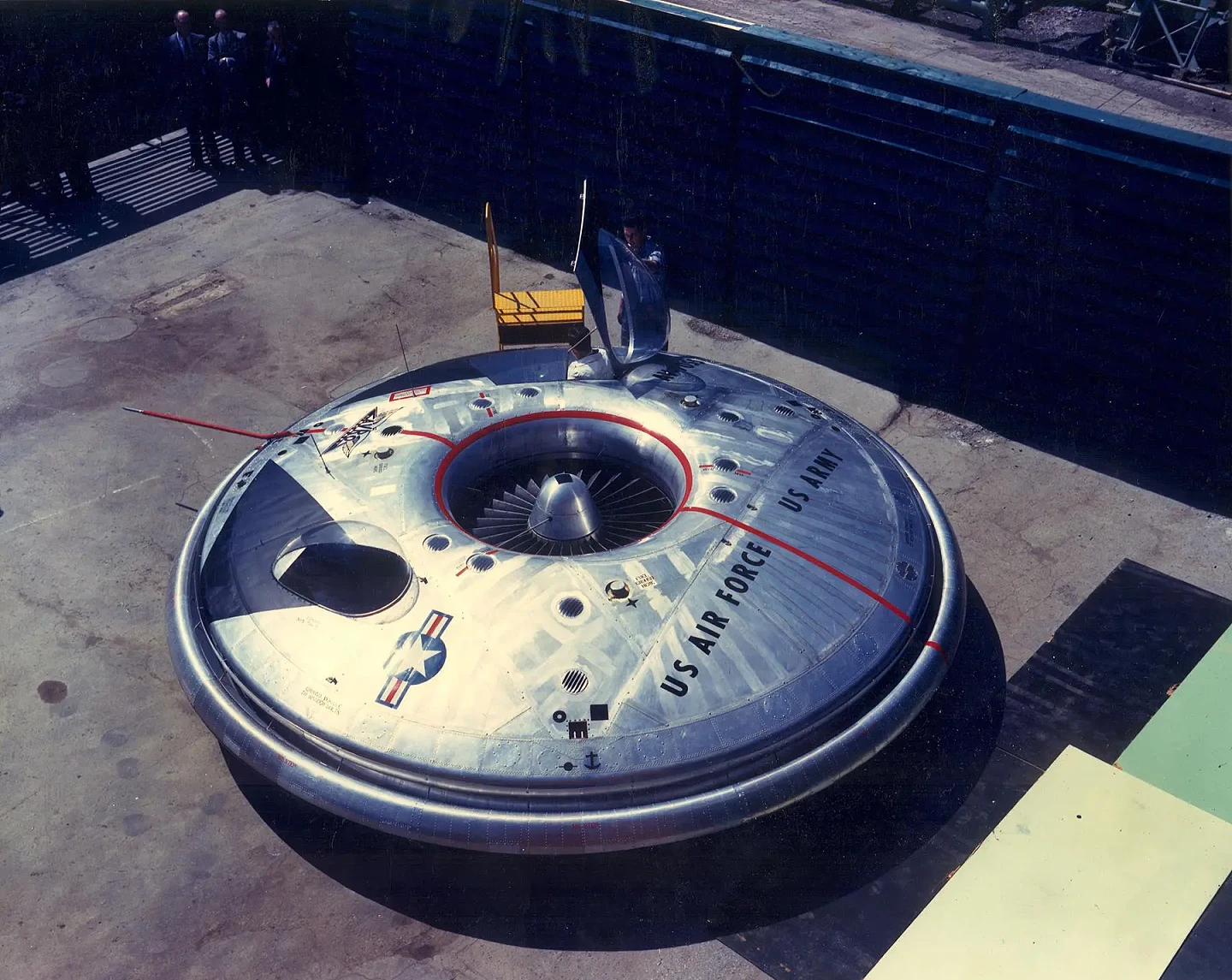 飞行速度可达4马赫！美军秘密研发的UFO，为何却在试飞后放弃了？
