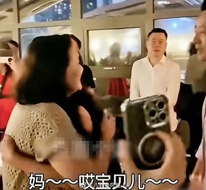 中S去麻六记开业现场蹭流量，被赶走情绪低落，张兰让她别添堵 - 15