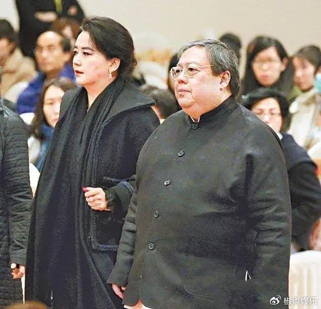 胡慧中一家四口现身，胖女儿及老公都将近200斤，98岁婆婆好精神 - 9