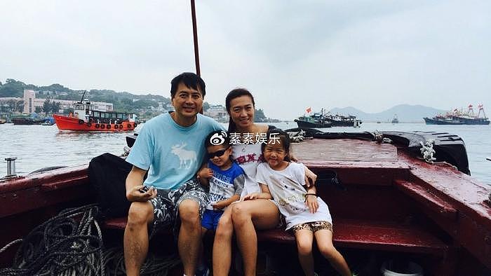 45岁姚嘉妮与60岁林祖辉离婚：结束18年婚姻，共同抚养一双儿女 - 4