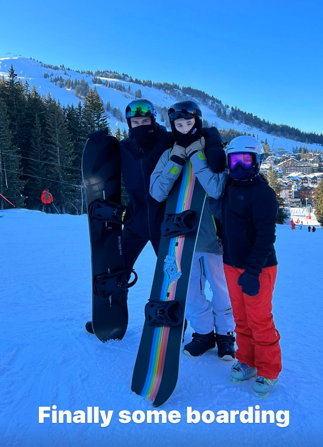 贝克汉姆在滑雪场为三儿子庆生，晒与女儿小七亲吻照尽显父女情深 - 6