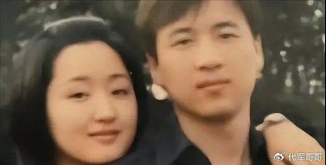 25年后他们活成两极：赖文峰豪宅陪娇妻，杨钰莹工地演出赚养老钱 - 13