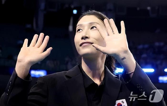 韩国知名排球运动员退役，刘在石、李光洙等众多明星艺人到场 - 4