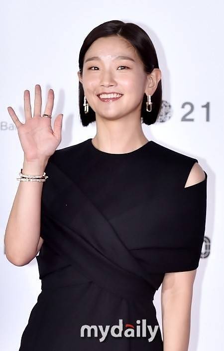 韩国女艺人朴素丹被诊断为甲状腺乳头状癌 已完成手术目前正在静养 - 1