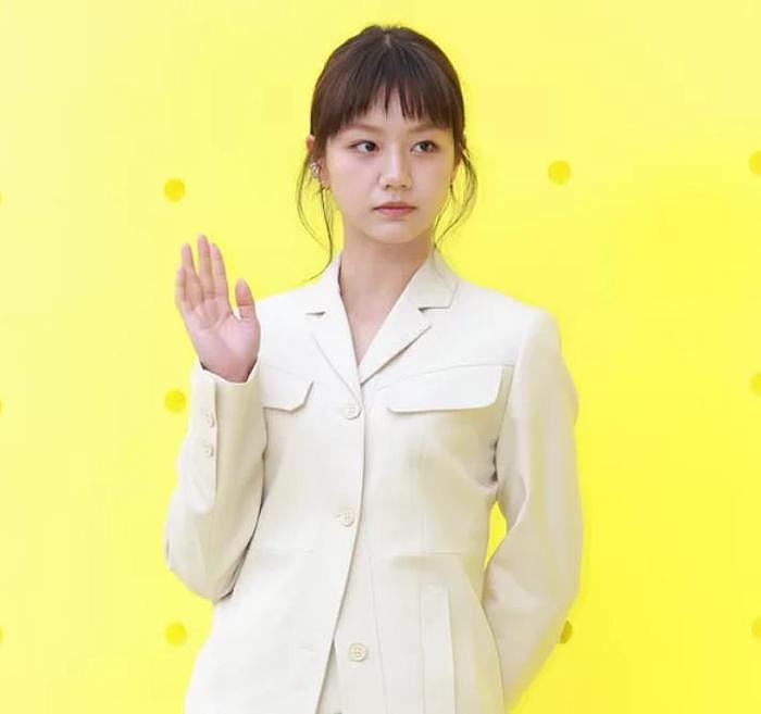 惠利返回韩国，经纪公司表示，目前难以确认，当天她时尚画报公开 - 2