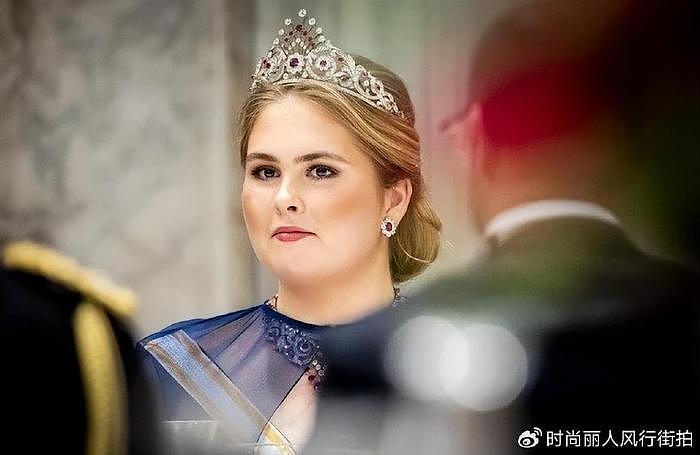 西班牙王后闪耀荷兰国宴！头戴皇冠太美，20岁荷兰大公主身材丰腴 - 9