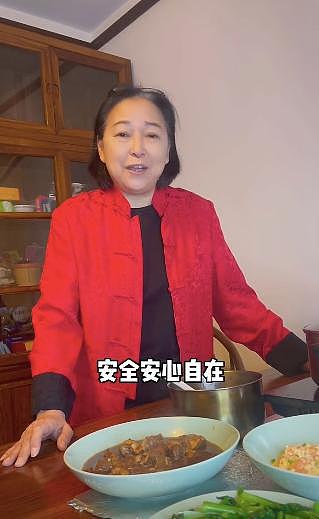 68岁戏骨方芳晒北京生活，多次感叹生活太方便，直言这里安全自在 - 6