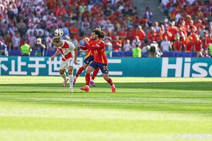 2022年卡塔尔世界杯，海信打出“中国第一 世界第二”广告语… - 7