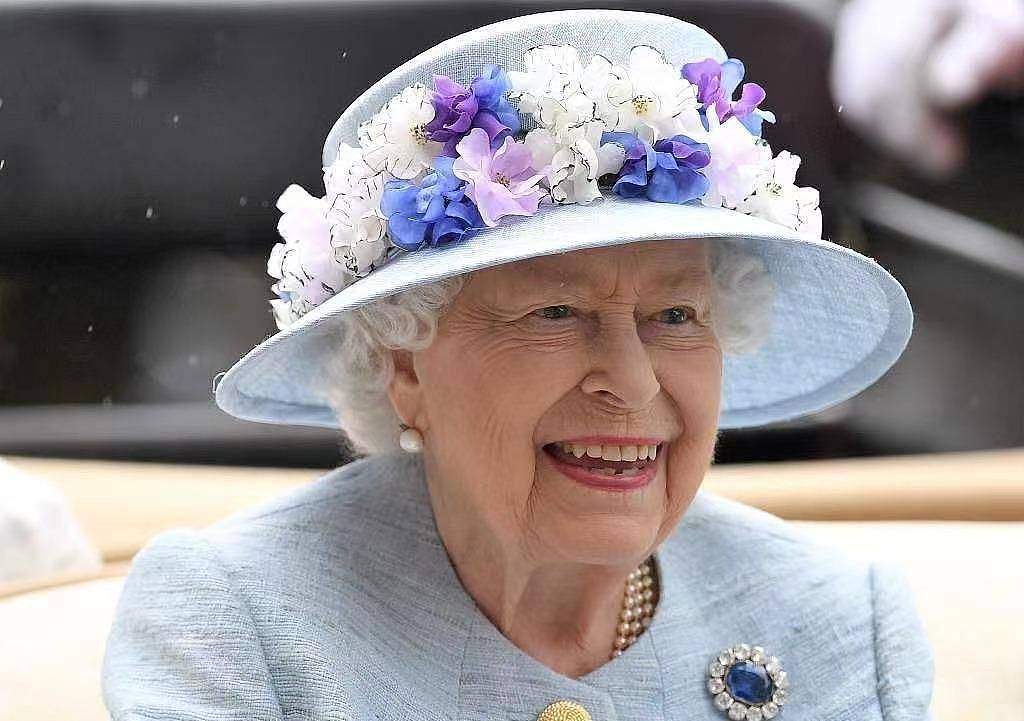 英国女王登基70周年！96岁依旧精致有品位，年轻时候更是时髦出众 - 10