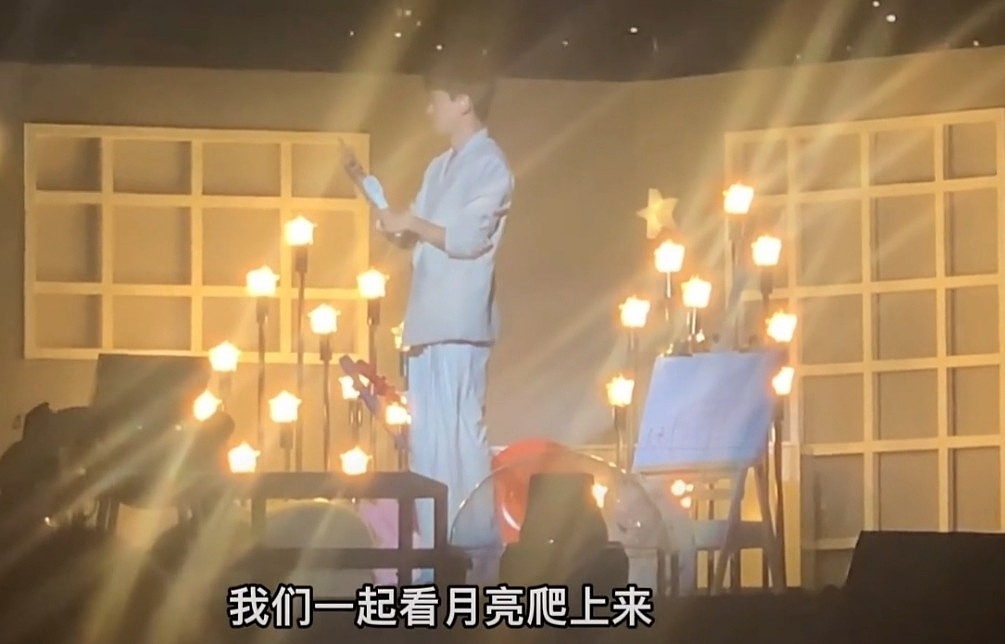 张杰演唱会晒双胞胎近况，听俩孩唱歌眼神充满父爱，女儿奶音十足 - 2