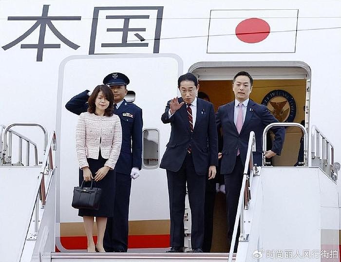 日本第一夫人访问美国了！穿粉外套抵达机场很显气质，尽显东方美 - 3