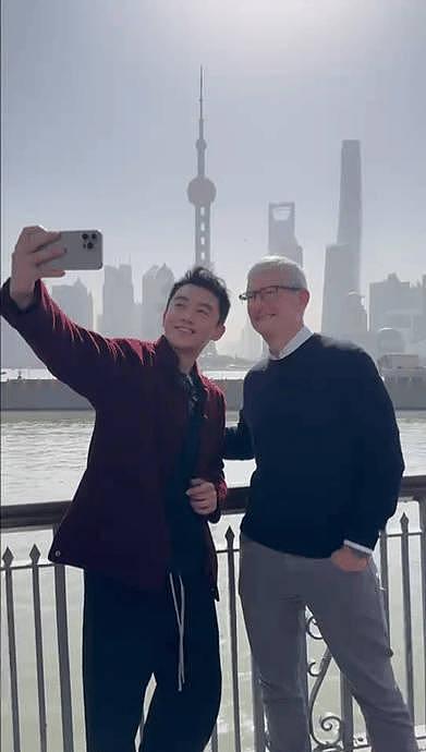 郑恺和苹果ceo库克在上海来了场city walk，两人全程用英语交流… - 5
