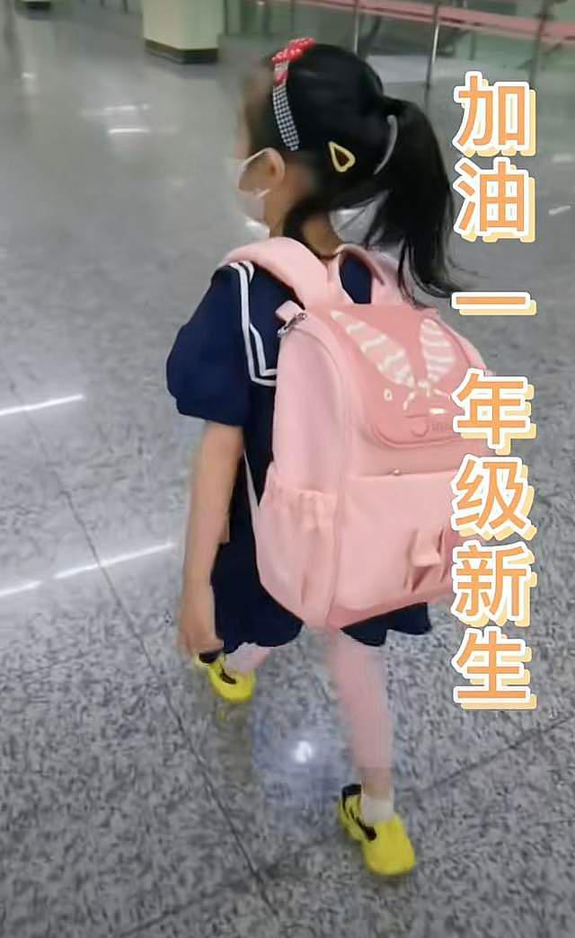 42岁戴娇倩独自送娃上学，上海早高峰挤地铁接地气，不见富豪老公 - 10