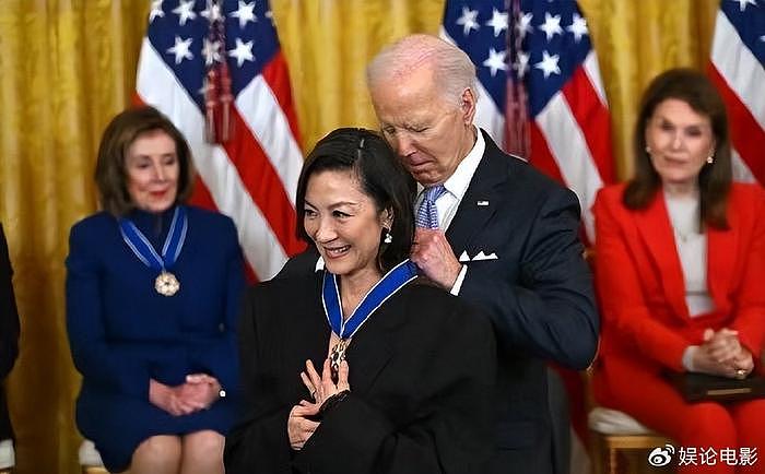 尴尬！杨紫琼被授予美国总统自由勋章，拜登叫错其英文名 - 3