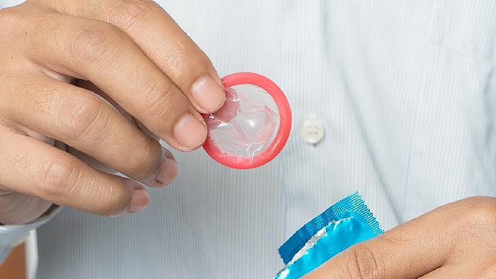 经常吃避孕药会让胸变小吗 导致乳房变小的4个真正原因