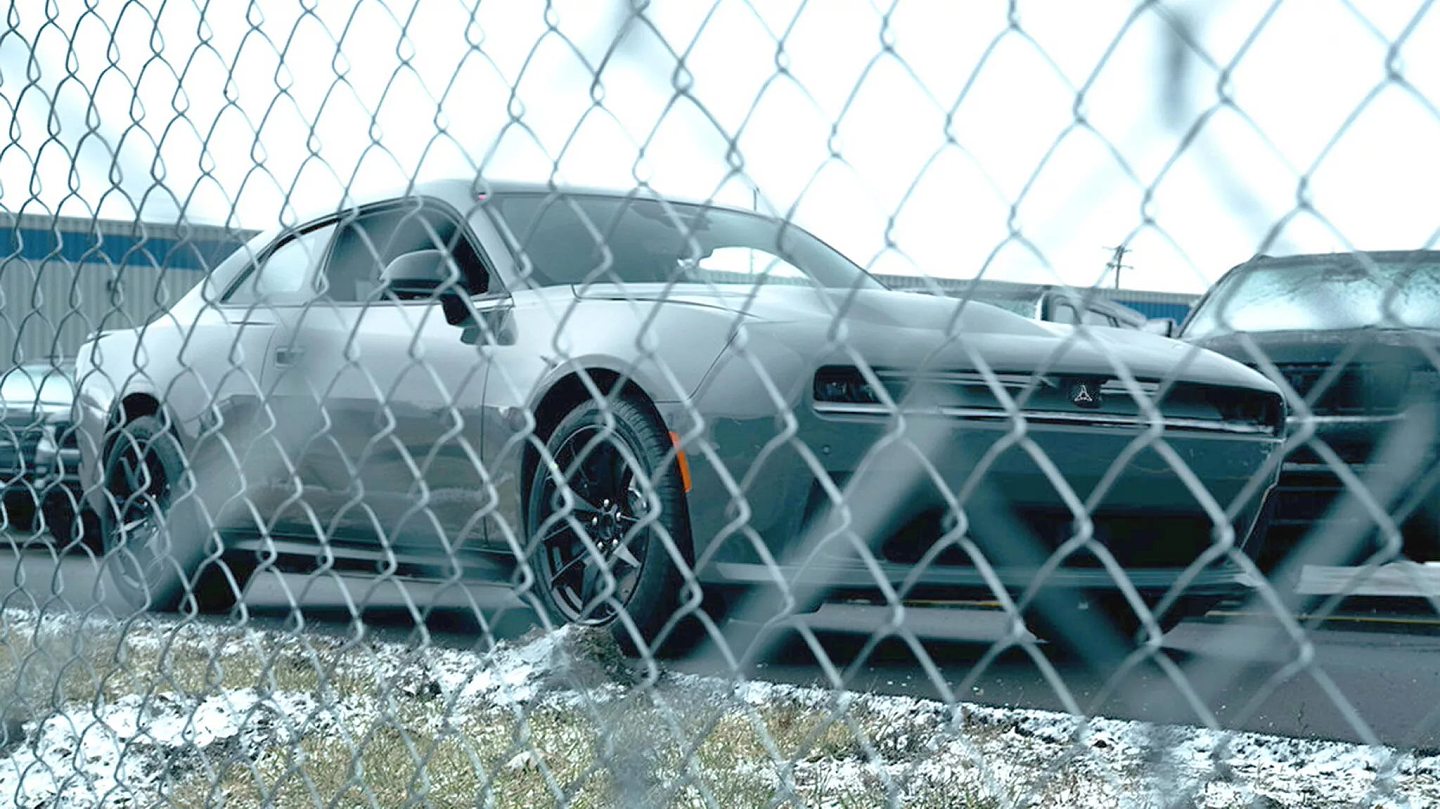 电动肌肉车：道奇高管称 Charger Daytona SRT 量产版 3 月 5 日发布 - 2