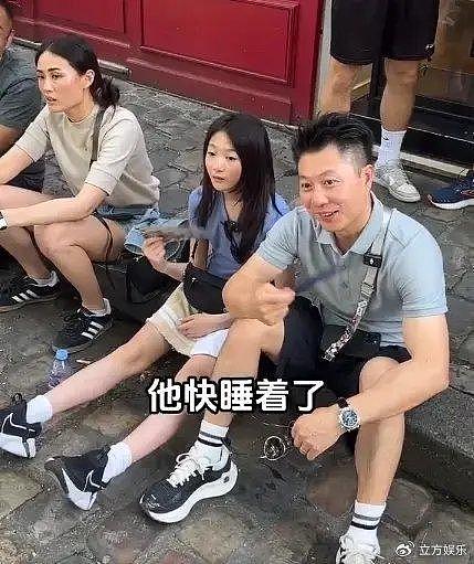 李小鹏全家体验巴黎地摊艺术 奥莉身材高瘦似妈妈 - 4