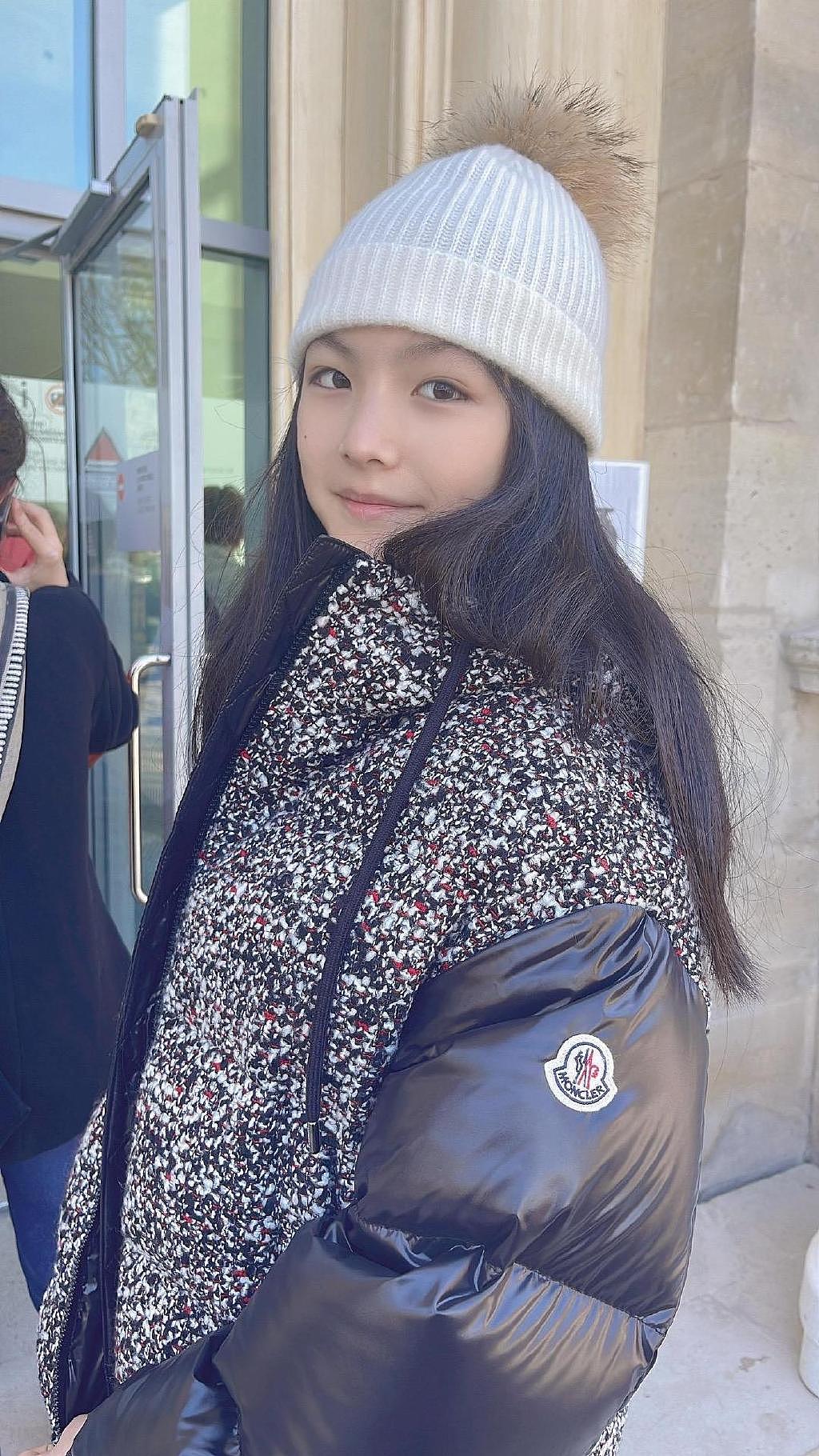 李湘晒女儿巴黎游玩美照，13岁王诗龄又瘦又美，全身昂贵名牌抢镜 - 3