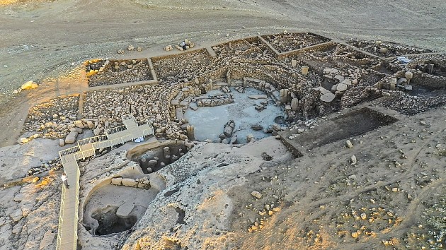 土耳其发现1.1万年前怪异石柱 - 1