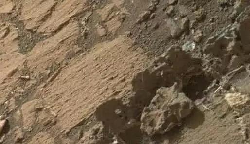 火星发现下水道管，填埋于土坑中，专家：火星已被“掏空”！ - 1