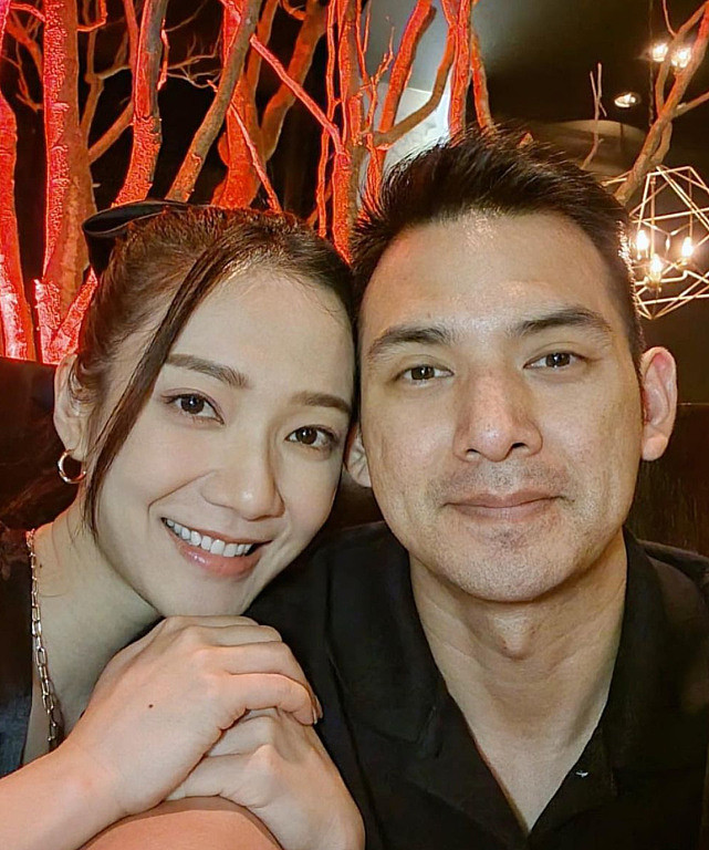 前TVB女艺人王君馨与老公出国度假 夫妻俩嘴对嘴亲吻很恩爱 - 6