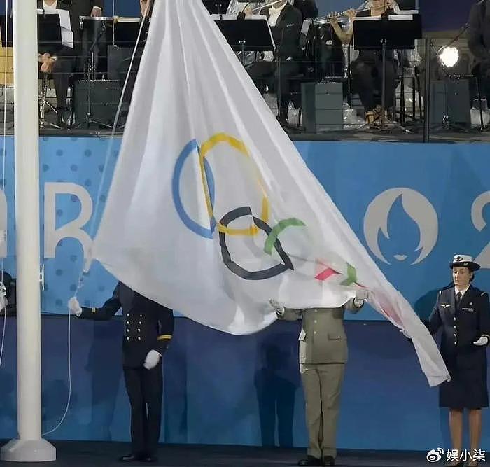 巴黎奥运会名场面，会旗挂反，韩国出场闹乌龙，席琳迪翁压轴献唱 - 8