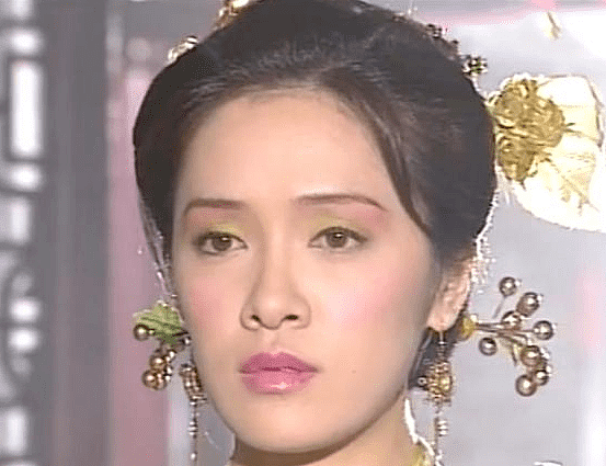鞋拔子脸、厚嘴唇、颧骨凸出，这5位香港女星演大美人，我不理解 - 20