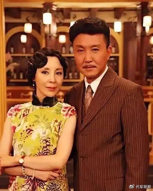 演员吴刚：娶了同学岳秀清，结婚31年无绯闻，被妻子宠成宝 - 1