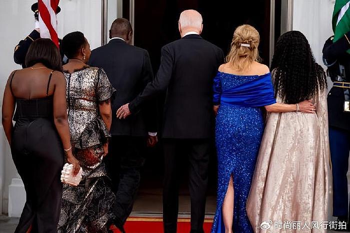 拜登为肯尼亚总统夫妇举行国宴！夫人露肩蓝裙很艳，奥巴马也来了 - 3