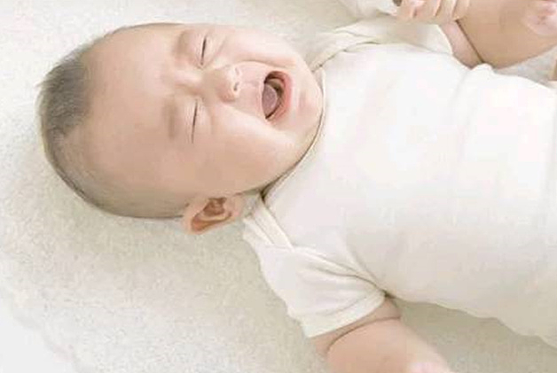孩子睡觉时的4个常见表现，看似很可爱，身体却可能有不适感 - 3