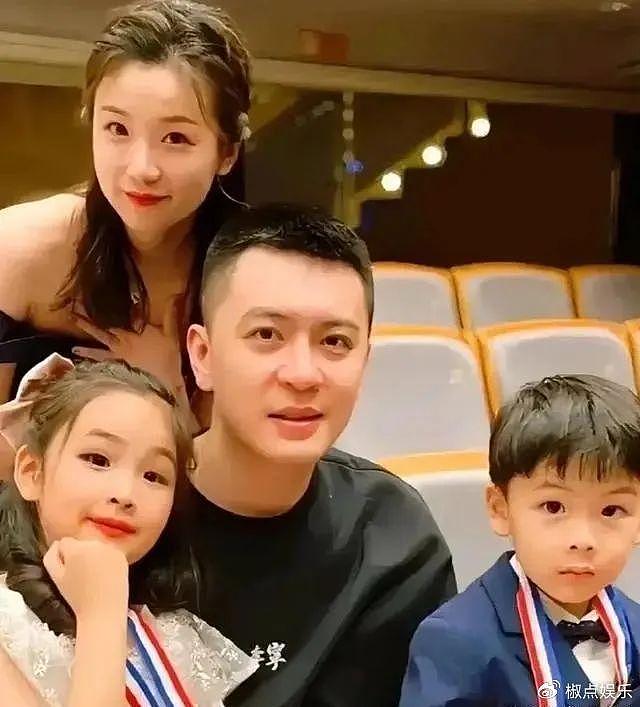 杨鸣离婚后和女儿被偶遇，10岁女儿身高一米七，女友思思博士毕业 - 5