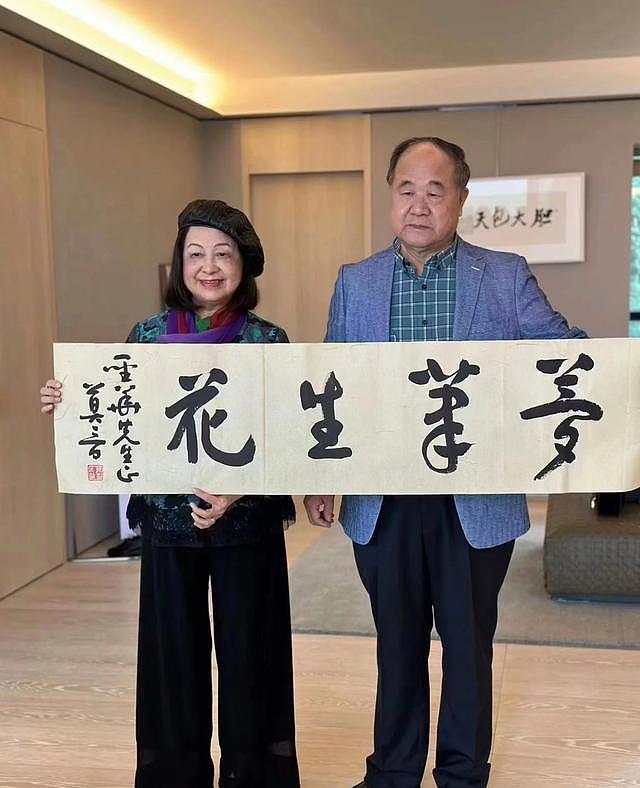 68岁林青霞与莫言首次同框，豪宅里吃饺子互赠字画，两人似隔代人 - 5