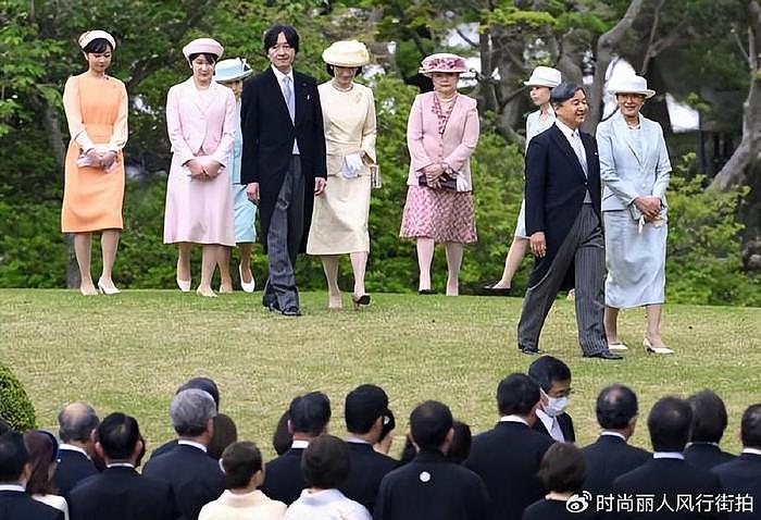 日本皇室出席游园会！雅子皇后蓝套装好美，爱子粉裙不输佳子公主 - 5