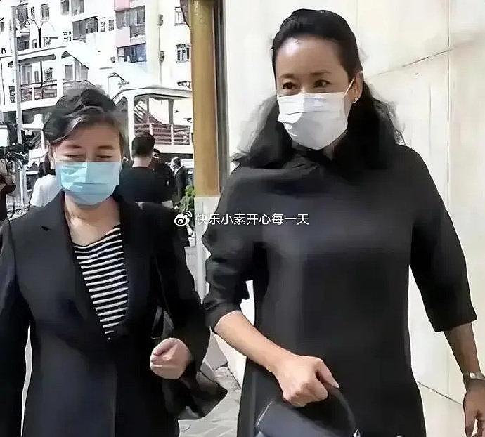 郭晶晶67岁的母亲令人敬佩，近些年衰老明显，她对女儿的帮助很大 - 15