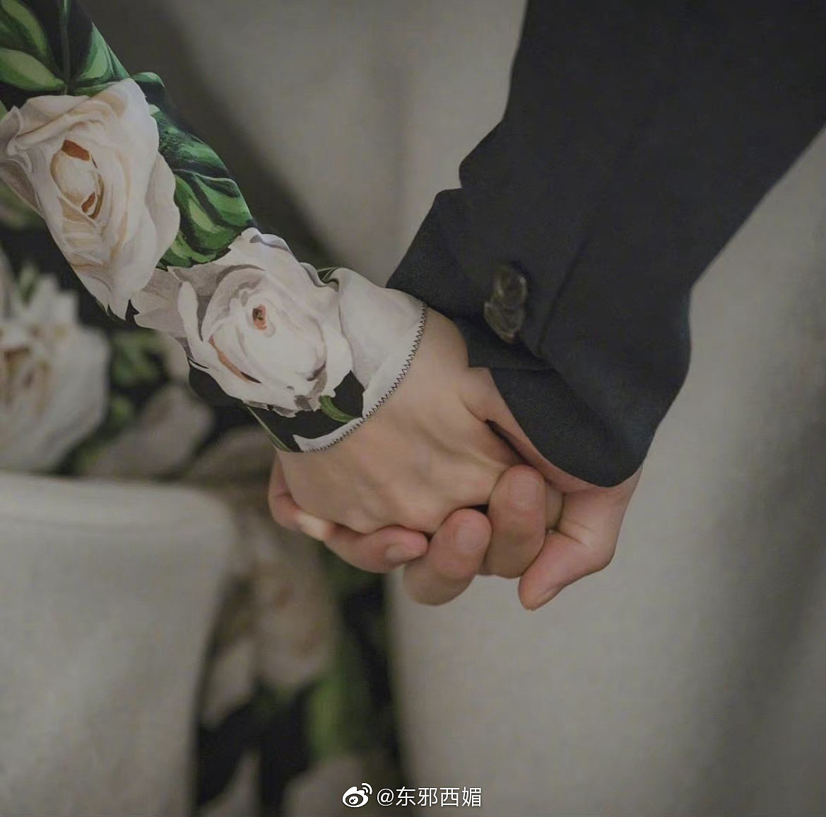 刚刚，玄彬发文宣布和孙艺珍结婚，两人曾合作《爱的迫降》 - 2