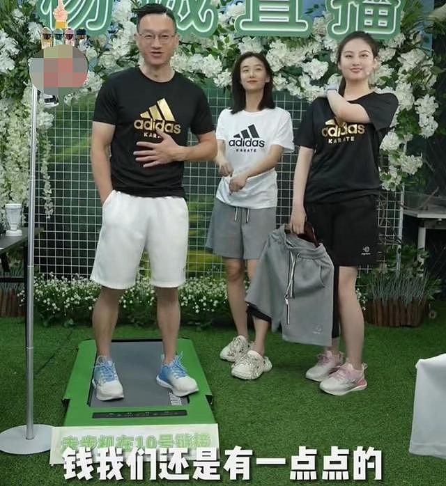 网传奥运冠军杨威破产没钱，本人回应称有一点钱，千万元别墅被扒 - 3