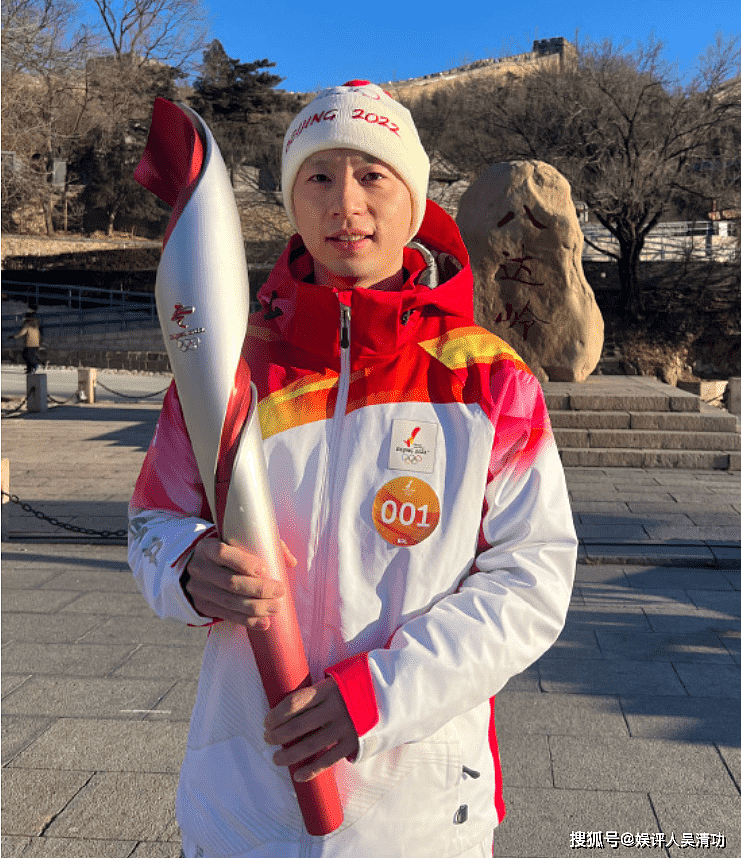 继吴京之后，成龙也成为北京冬奥会火炬手，林依轮晒08年奥运火炬 - 6