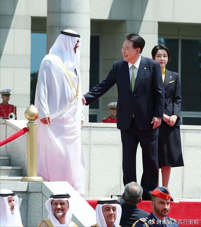 阿联酋总统访韩！韩国第一夫人又把人美到，穿套装扎着马尾太嫩了 - 3