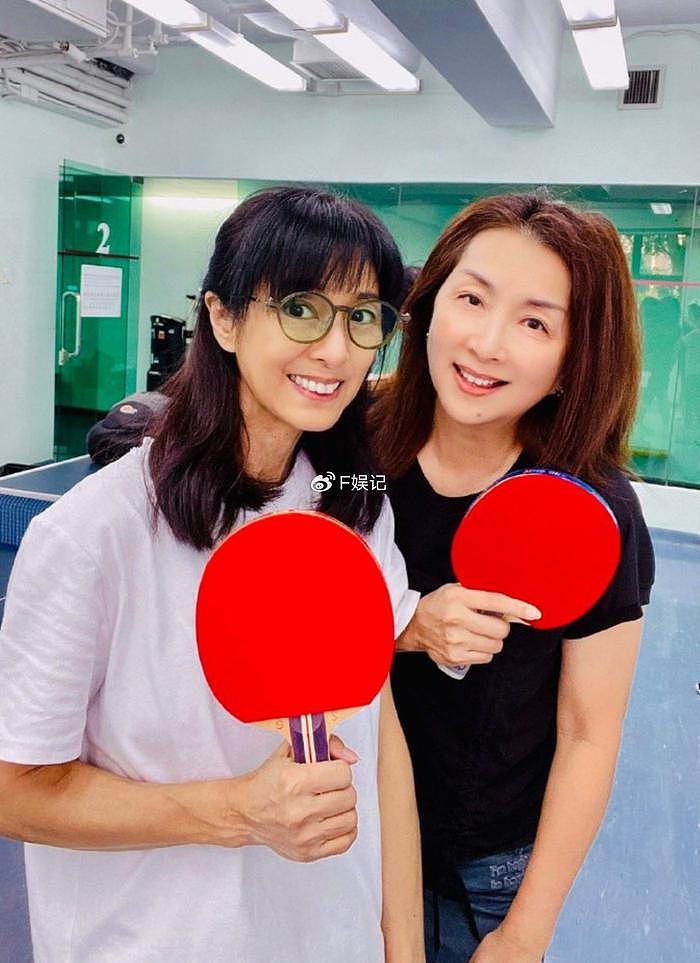 TVB老戏骨陈秀珠喜欢运动生活很精彩 与米雪张可颐玩不同的球类运动 - 3