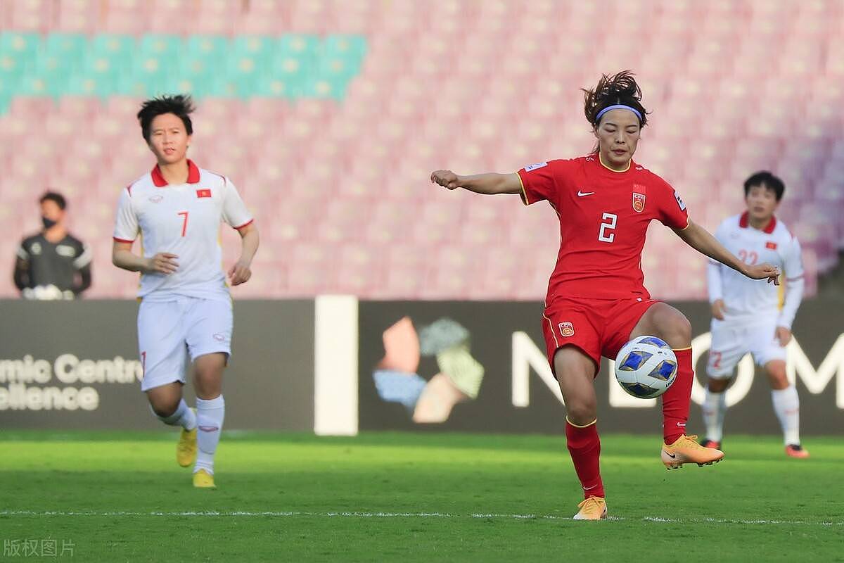 中国女足亚洲杯首次丢球！水庆霞钦点后卫低级失误送礼，引发热议 - 3