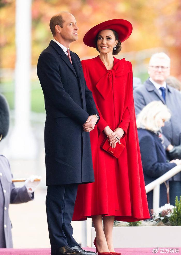 英国皇室会见韩国总统夫妇 凯特王妃一袭红裙亮相 - 1