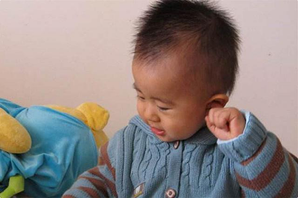 宝宝需要定期“掏耳朵”吗？处理耳屎的正确方法，父母了解一下 - 2