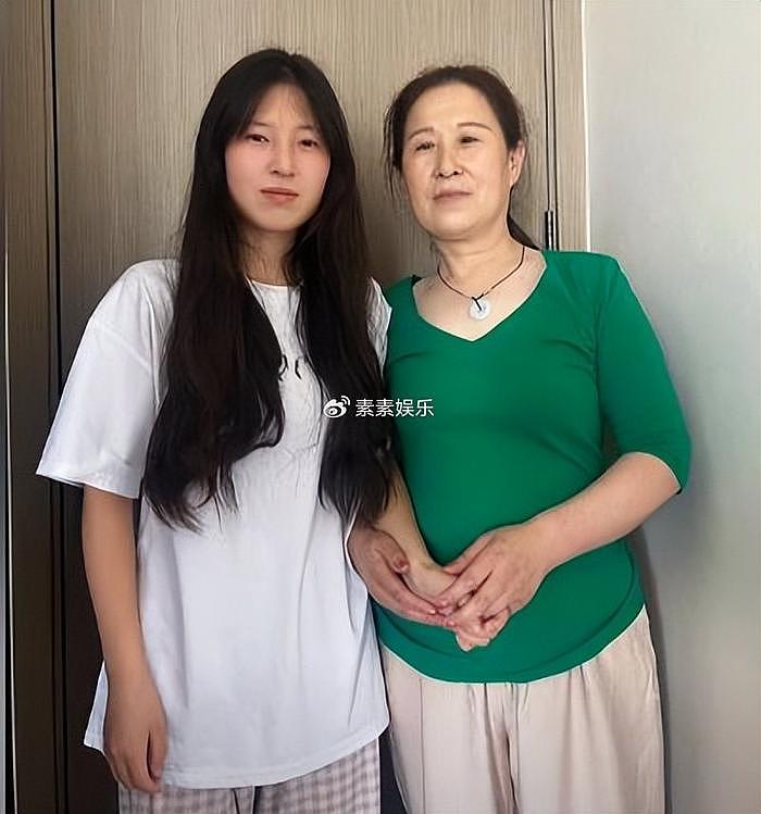 姜萍爸妈回家播种，用实际行动支持女儿，懒理外界传闻的作弊风波 - 17
