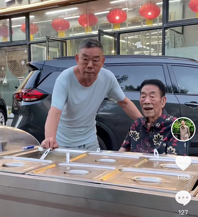 90岁杨少华近况堪忧，桌上叠放多个药盒，骨瘦如柴仍被儿子消费 - 9