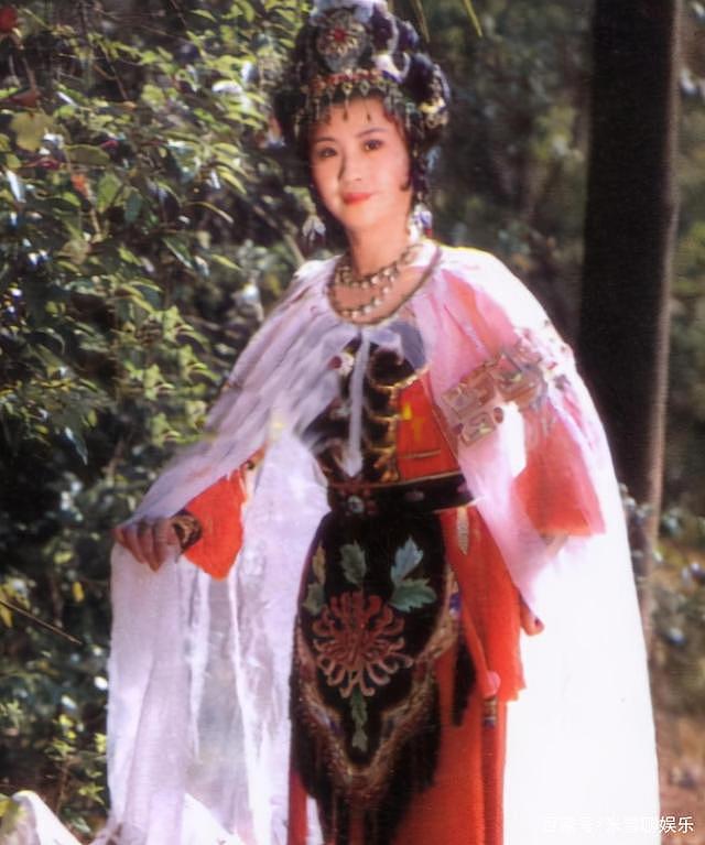 她是“铁扇公主”王凤霞，现实嫁“孙悟空”，却在38岁时香消玉损 - 14