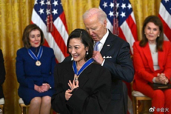 杨紫琼被授予美国总统自由勋章，以表彰她作为第一位的亚裔奥斯卡影后… - 3