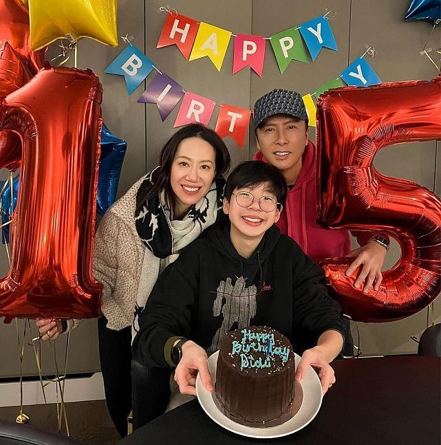 甄子丹汪诗诗为儿子庆祝15岁生日 分享一家三口同款笑容合影 - 3