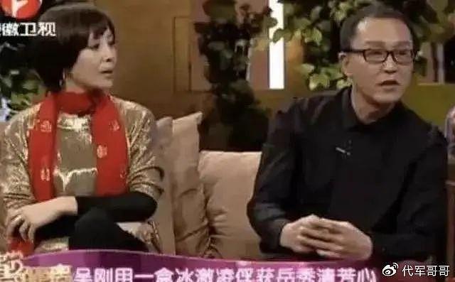 演员吴刚：娶了同学岳秀清，结婚31年无绯闻，被妻子宠成宝 - 5