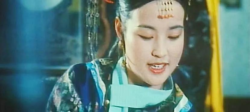 刘晓庆晒早年清宫剧照，拍戏时她在片场讨饭，被后勤人员气哭 - 3